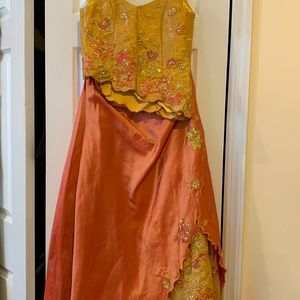 Perfect two piece prom/ engagement dress. Peach gold Sz 0